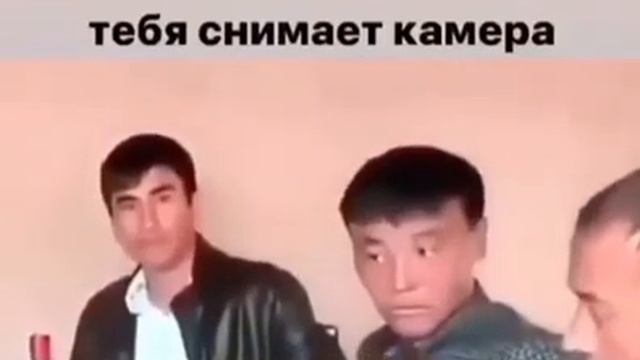 Когда на свадьбе хочешь начать есть, но тебя снимает камера) смотреть онлайн