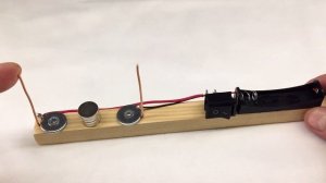 Моторчик своими руками. Как сделать электродвигатель из батарейки и магнита.