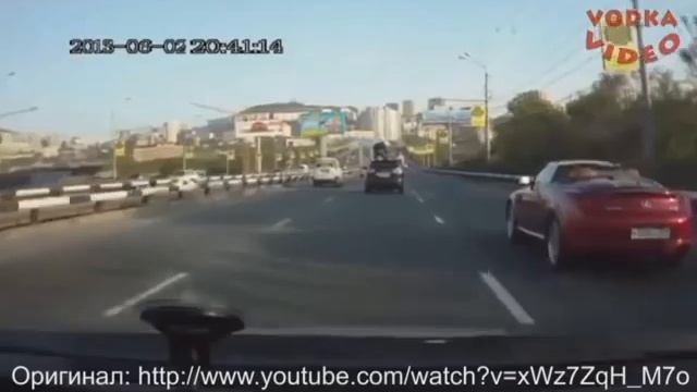 Человек на крышке автомобиля смотреть онлайн