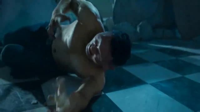 Хеллбой Vs Огромного Кабана людоеда - Хеллбо