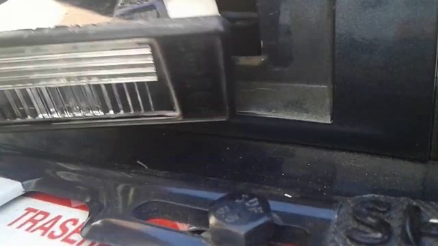 Cambiar luz porta placas Nissan Versa Sunny смотреть онлайн