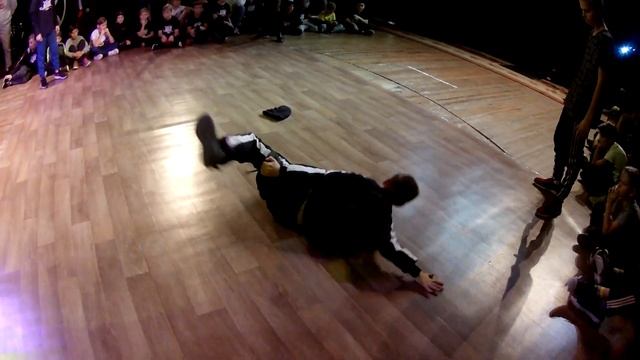 Bboy Сеня (г.Рогачев) смотреть онлайн