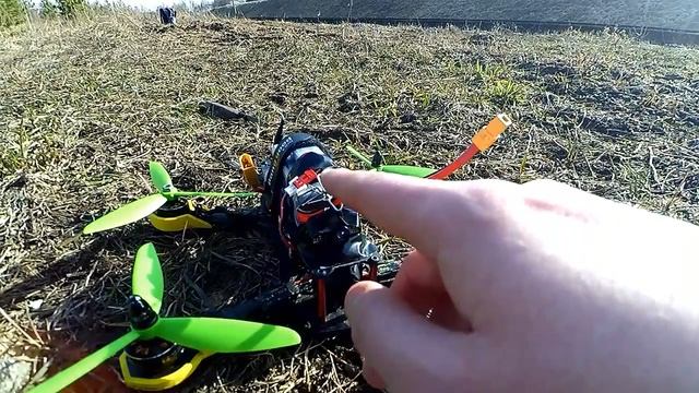 Обзор и тест курсовой камеры Eachine DVR03. Мини камера со встроенным передатчиком смотреть онлайн
