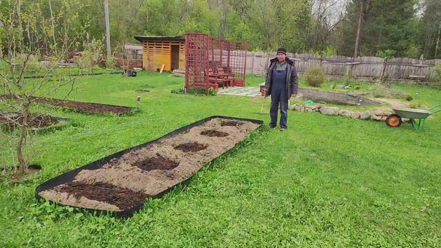 Грядка для кабачков. Всё под плёнку. смотреть онлайн