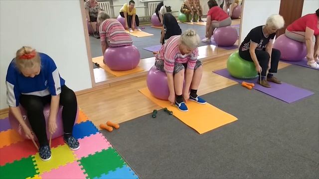 Оздоровительный фитнес пожилых людей - упражнения с экспандером смотреть онлайн