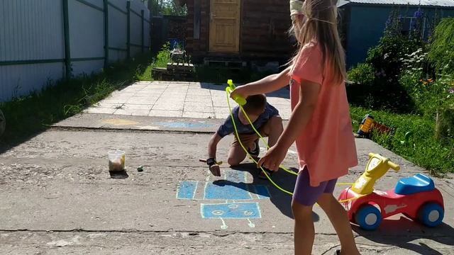 Я рисую на асфальте... В конце САМЫЙ ПРИКОЛ смотреть онлайн