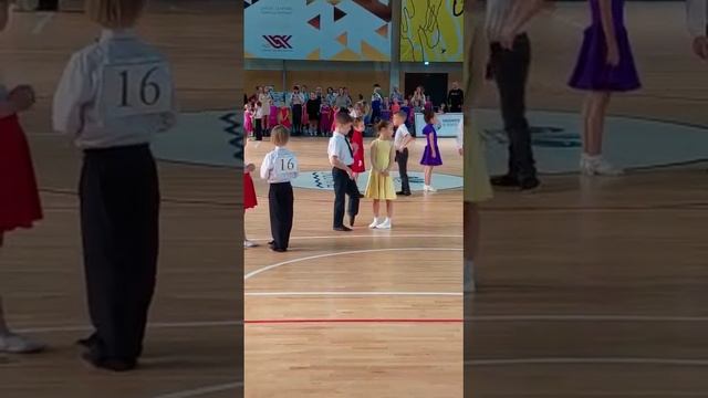 Великолепно! Танцуют пятилетние дети. смотреть онлайн