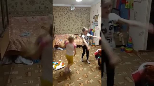 Танцы под песню "Круче Всех" смотреть онлайн