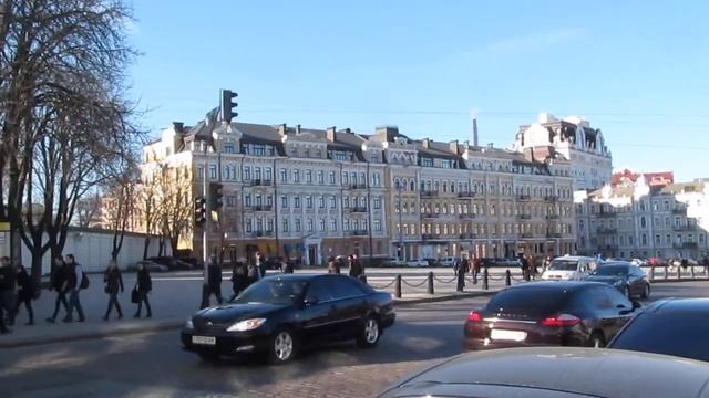 УКРАИНА, Киев: Бизнес Процветает у Софийского Собора 11.03.2014 смотреть онлайн