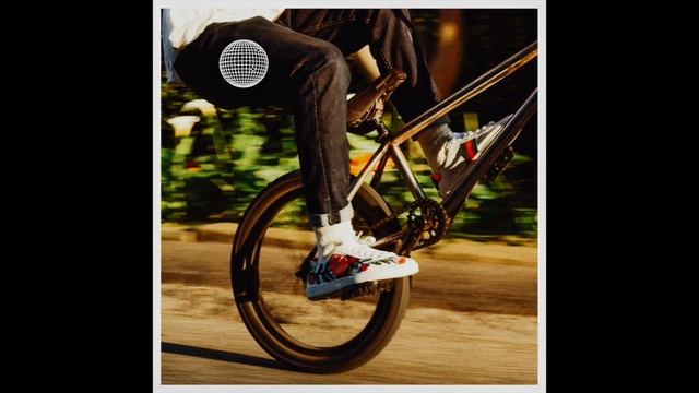 Frank Ocean - Biking (Solo) смотреть онлайн