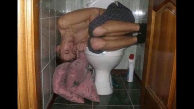 Туалет - лучшее место для сна ))) смотреть онлайн