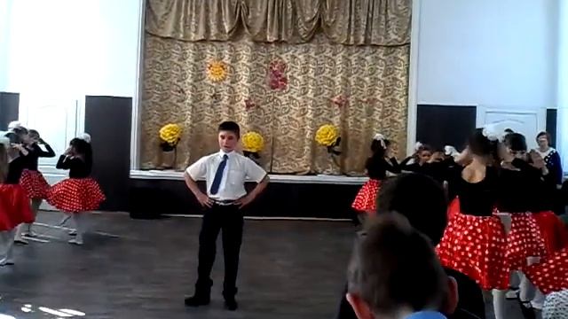 Танец "Модница" танцевальный коллектив Алиски" ДК Юбилейный п. Шабельковка Руководитель Яна Букреев смотреть онлайн