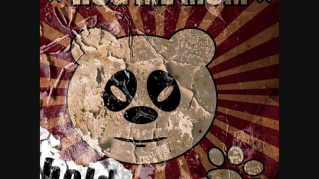 Hug Me Mum feat. Adzik - Hold On смотреть онлайн