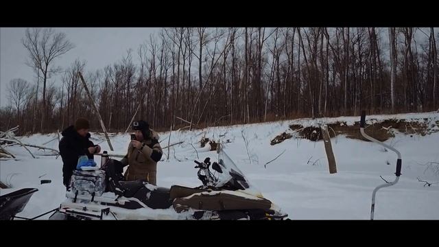 ЗИМНЯЯ РЫБАЛКА | Путешествие в Томскую область: снегоходы, рыбалка, таймень, русская баня смотреть онлайн