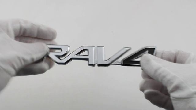 Шильдик на багажник Toyota Rav4 хром смотреть онлайн