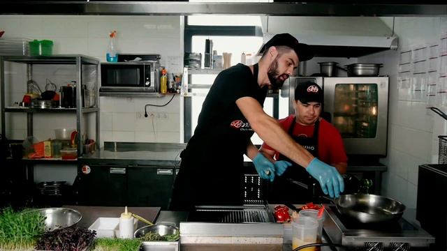 Рецепт приготовления свиной вырезки и стейка из корейки от Моялино смотреть онлайн