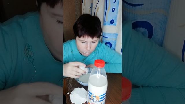 ASMR/ MUKBANG/пирожок васельполье в молоке? смотреть онлайн