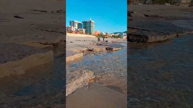 Русские в Турции играют зимой, волейбол на пляже. смотреть онлайн