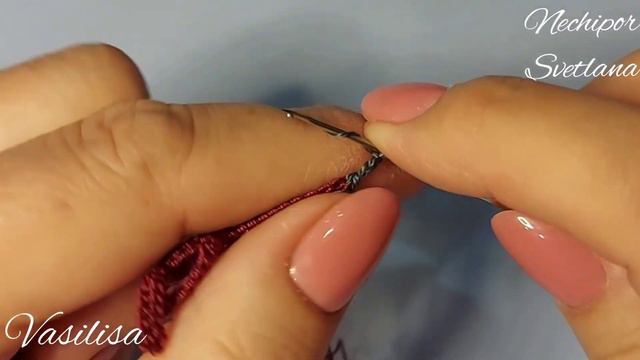 Вяжем боковые цветочки с чашелистиками и стеблем.