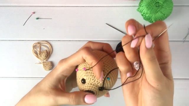 Утяжка и оформление мордочки вязанному Мишке смотреть онлайн