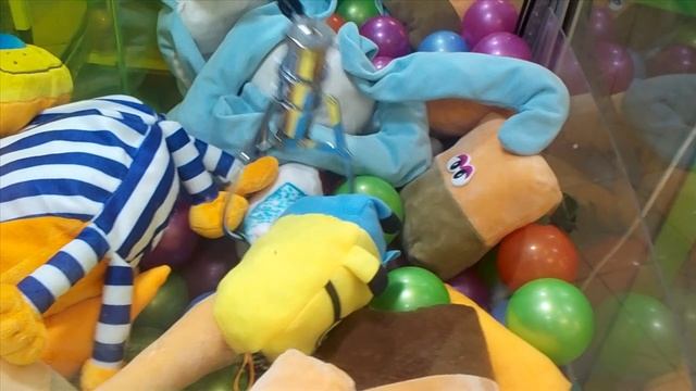 Выиграл миньона в автомате-хватайке смотреть онлайн