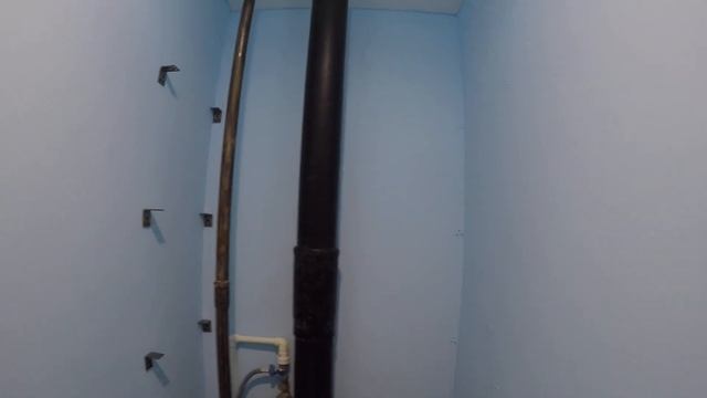 Полки в туалете.Крепление уголков без разметки на окрашенной стене. смотреть онлайн