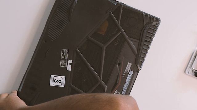 MSI GL65 Leopard Laptop Repair/Cleaning/Upgrade Back Panel opening || Techbunny смотреть онлайн