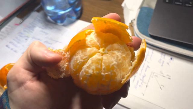 Распаковка мандарина в 4K (Iphone 14 pro max) смотреть онлайн