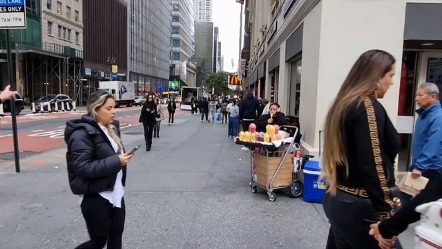 Urban Sketching and Exploring New York City смотреть онлайн