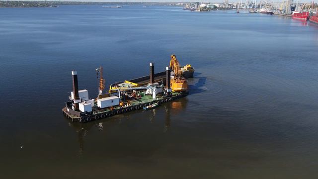 Строительство причала в Николаевском морском порту смотреть онлайн