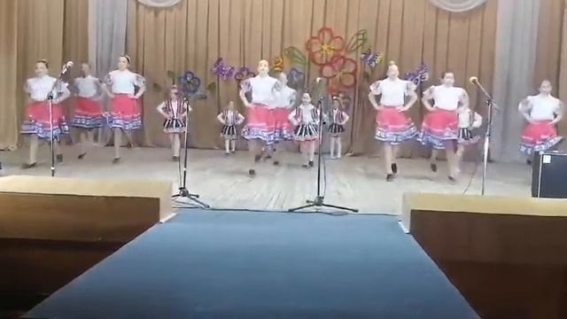 Танцевальный коллектив "Зорачки". Белорусский народный танец "Лявониха". смотреть онлайн