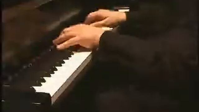 ROBERTO POLI PLAYS CHOPIN SONATA IN B MINOR, OP. 58 - IV. - LIVE RECORDING смотреть онлайн