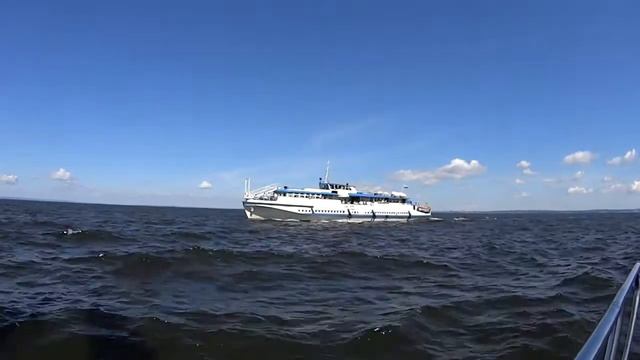 Теплоход "ОМ-375" на Куйбышевском водохранилище смотреть онлайн