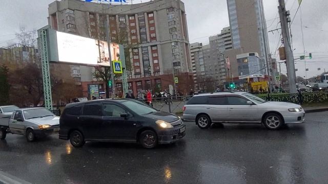 НОВОСИБИРСК/ПОЧЕМУ ПРОБКИ НА ДОРОГАХ ВО ВРЕМЯ ДОЖДЯ?ОБЗОР СЪЕЗДА НА КОММУНАЛЬНЫЙ МОСТ С УЛИЦЫ ВОСХО смотреть онлайн