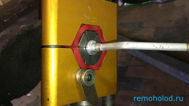 Тойота Сиенна, прогнили трубки заднего кондиционера смотреть онлайн