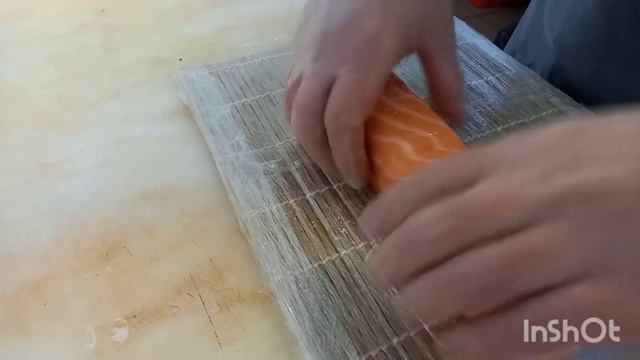 РОЛЛ ФИЛАДЕЛЬФИЯ!!!МНОГО СЫРА И МНОГО РЫБЫ!!ОЧЕНЬ ВКУСНО! смотреть онлайн