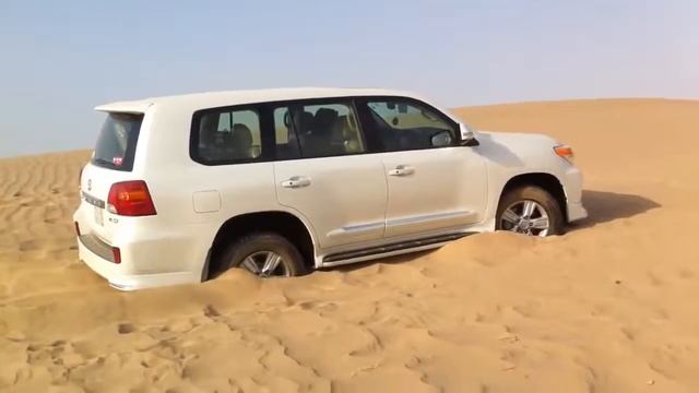 Toyota Land Cruiser 200 V8 - CRAWL CONTROL - Demonstration System - stuck in sand смотреть онлайн