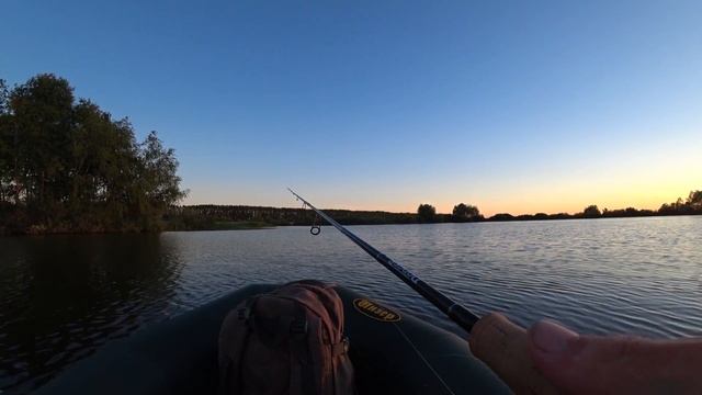 Оп, Поклевка, Есть! Спокойная рыбалка вечером на пруду на спиннинг. смотреть онлайн