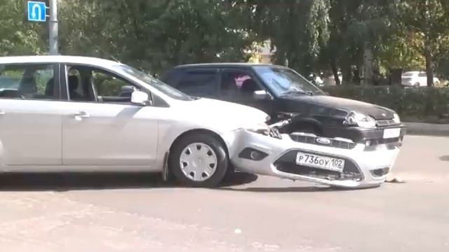 "Форд" и ВАЗ не разъехались на проспекте Юбилейный смотреть онлайн