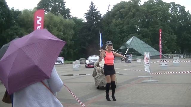 команда Sapni un koktejli у дома Конгрессов в день праздника Риги 13 8 2016 смотреть онлайн
