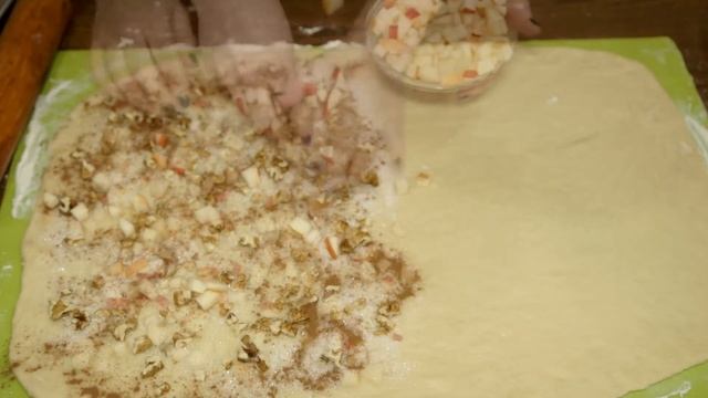 ?ЯБЛОЧНЫЙ ПИРОГ с корицей и грецкими орехами?Рецепт вкусной сдобной выпечки с яблоками??? смотреть онлайн