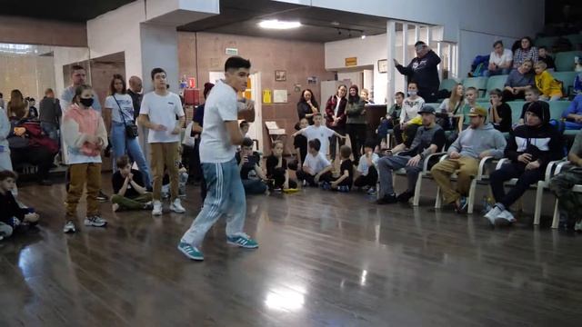 top8 до 1,5 лет bboy Алекс Молния vs Ашот - "ALL OPTION" break dance battle смотреть онлайн