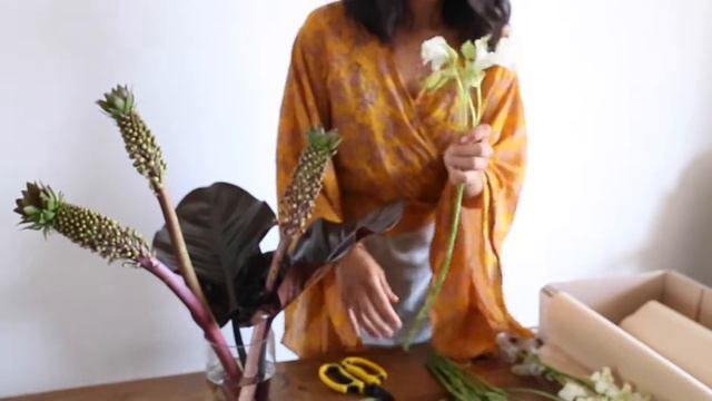 DIY Pineapple Lily arrangement смотреть онлайн