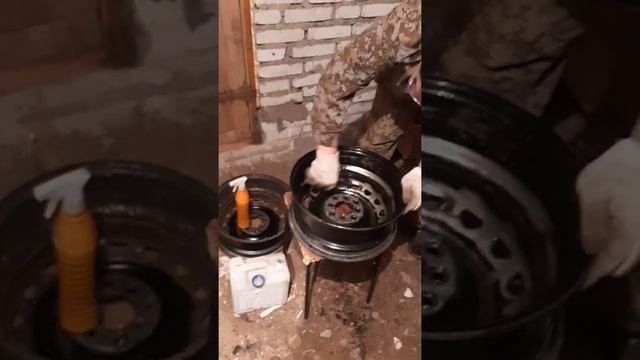 Снимаем ржавчину со старых дисков. смотреть онлайн