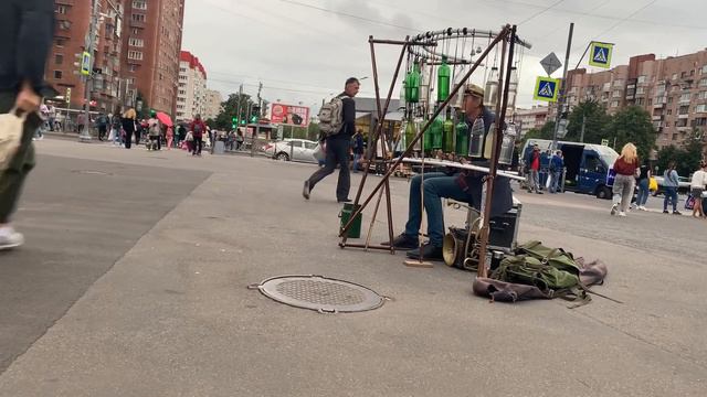 Уличный музыкант, аж мурашки по коже смотреть онлайн