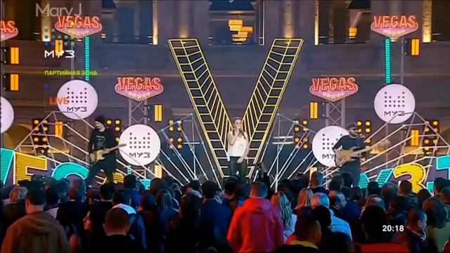 Лена Катина - Ближе/Нас не догонят(Партийная Зона 2019 Live) смотреть онлайн