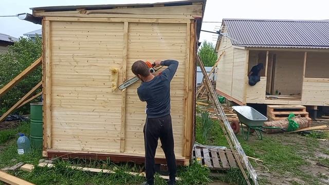 Ремонт перекошенной бытовки.Установка ригеля. смотреть онлайн