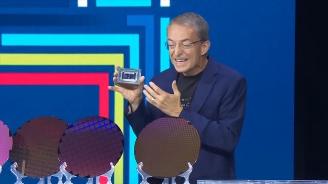 Apple Reacts to Intel’s New Chip смотреть онлайн