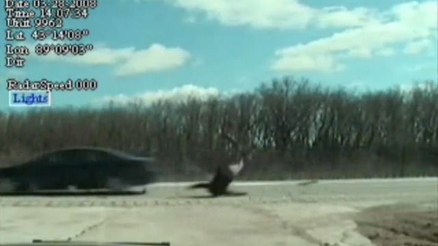 Нарушители сбили копа смотреть онлайн