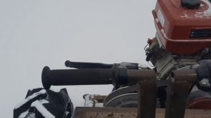 ВЕЗДЕХОД В ГЛУБОКОМ СНЕГУ.